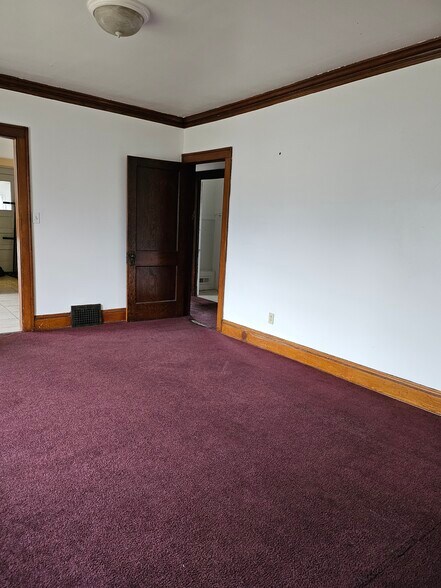 Building Photo - 10208 Rosehill Ave