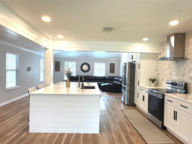 Building Photo - 603 Springwood Dr