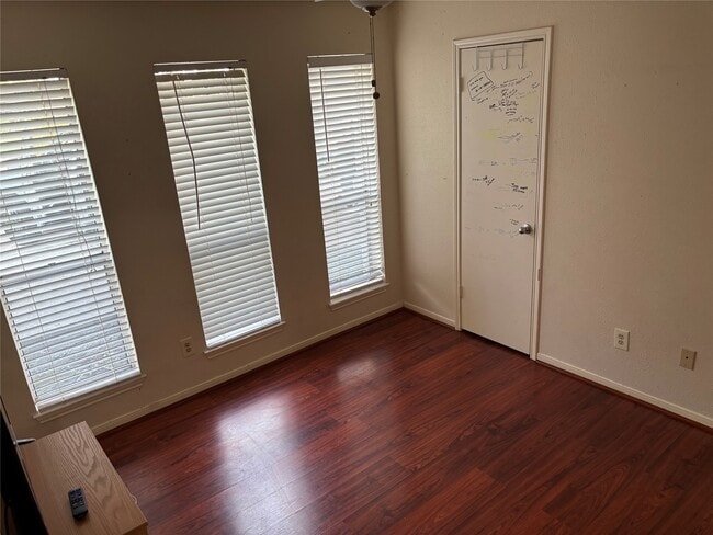 Building Photo - 2902 Arrowhead Dr