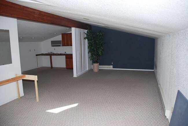 Building Photo - Newlands Manor 3 BR/2.5 Bath/2 Car Garage Custom Home