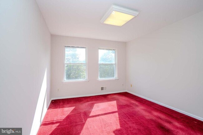 Building Photo - 27 Samantha Dr