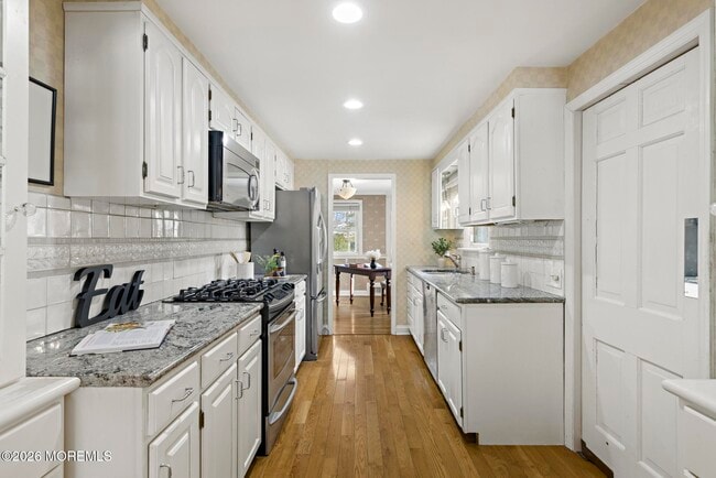 Building Photo - 606 Bridlemere Ave