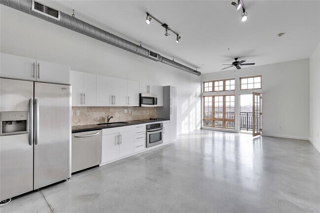 Building Photo - 2235 E 6th St
