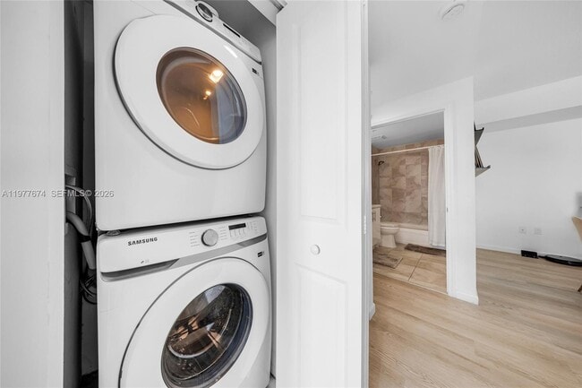 Building Photo - 7910 Harbor Island Dr