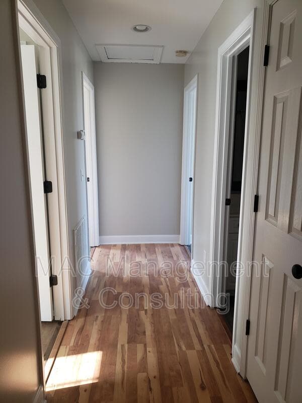 Building Photo - 1028 Nottingham Dr