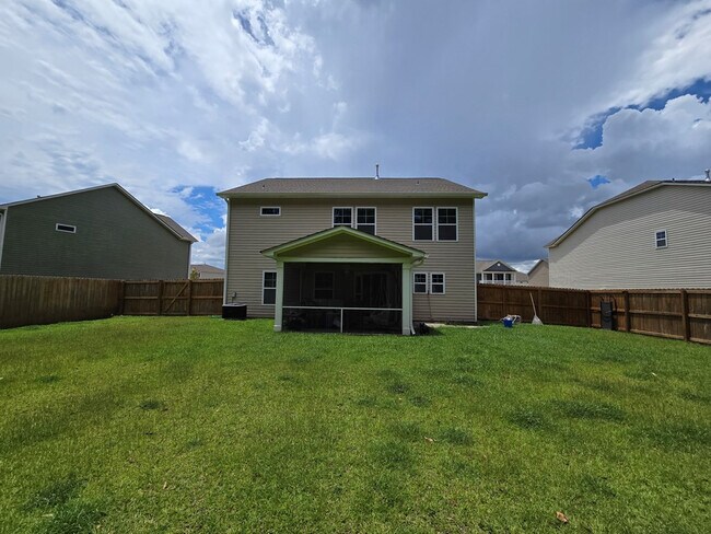 Building Photo - 165 Whitetail Cir