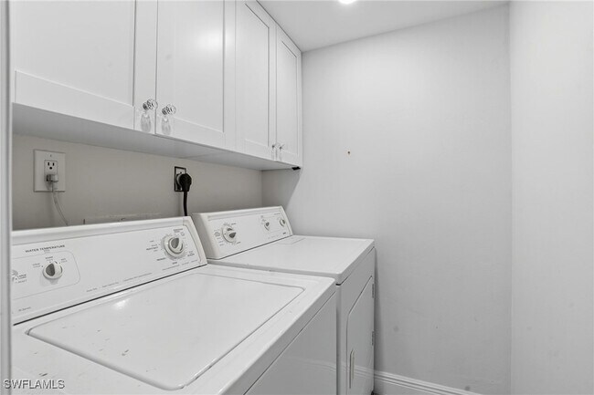 Building Photo - 25900 Hickory Blvd