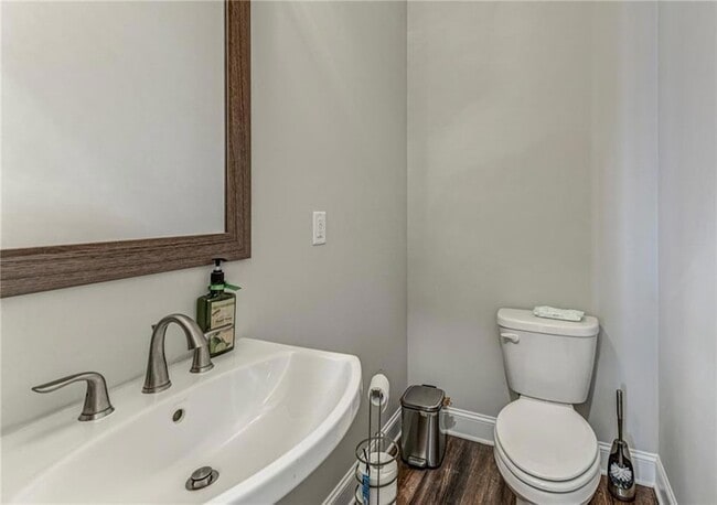 Building Photo - 4321 Parkside Pl