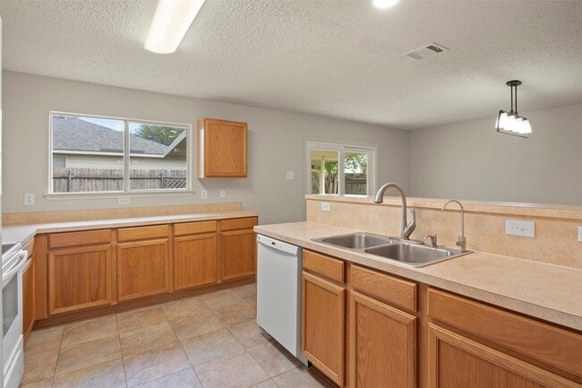 Building Photo - 536 Del Mar Dr