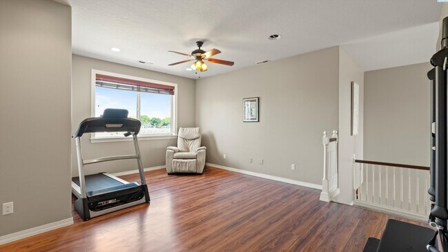 Building Photo - Fully Furnished and available for the holi...