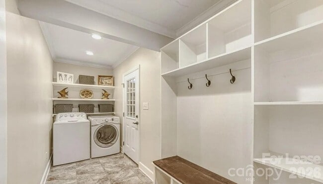 Building Photo - 120 Tall Oak Dr