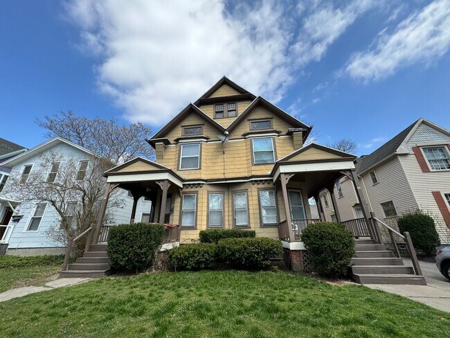 Building Photo - 46 Harlem St