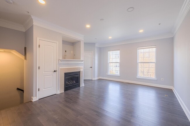 Building Photo - 904 Crestfield Dr