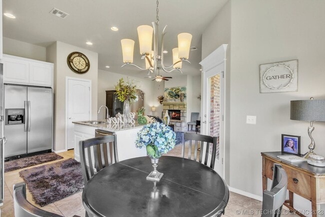 Building Photo - Beautiful 4 Bed 2 Bath Home with 2 car gar...