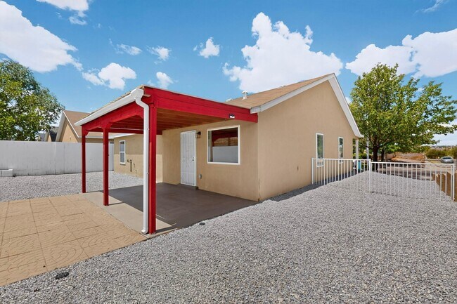 Building Photo - 5748 Pinon Flats Rd NW
