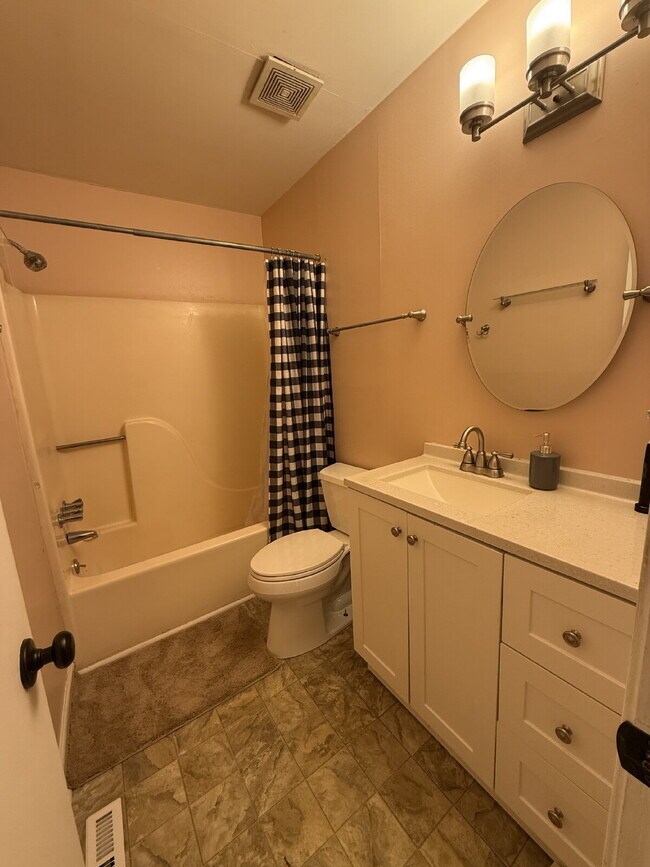 Building Photo - 2905 Sheana Way