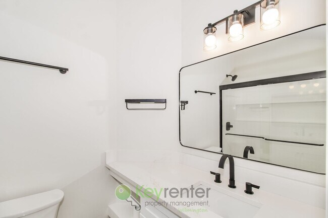 Building Photo - $200 Off 1st Month's Rent - 2 Bdrm/ 2 Bath, Townhome in Wilmington