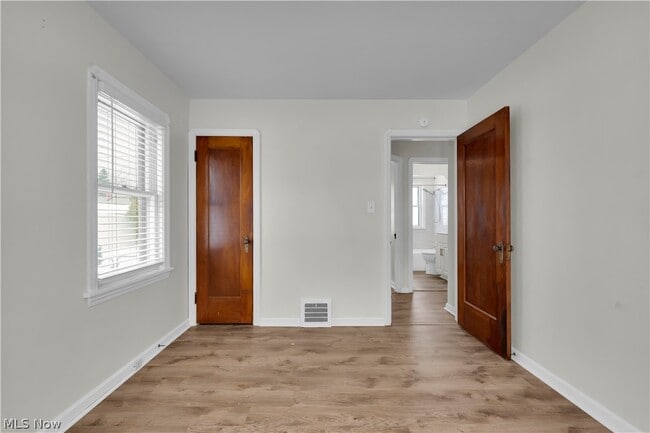 Building Photo - 4610 Yorkshire Ave