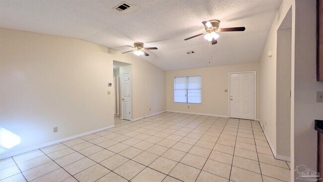 Building Photo - 1485 Pine Ln Dr