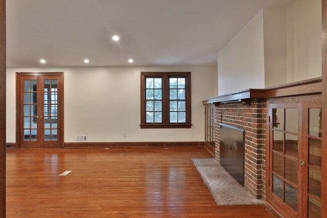Building Photo - 2104 Iuka Ave
