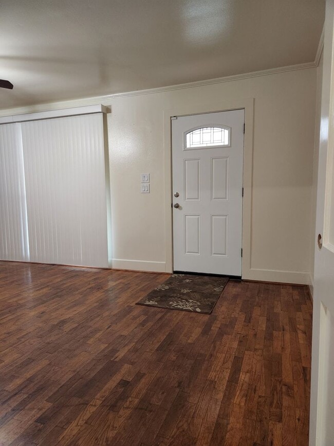 Building Photo - 1827 S Fredonia St