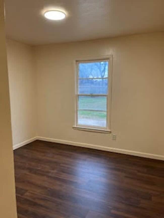 Building Photo - Ready for New Tenants- 3 Bedroom, 1.5 Bath in North Riverside- FWISD- 76111