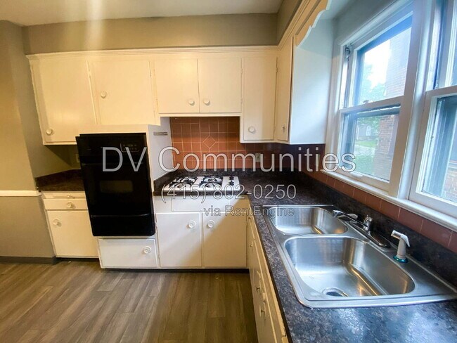 Building Photo - 1504 Sherbrook Rd