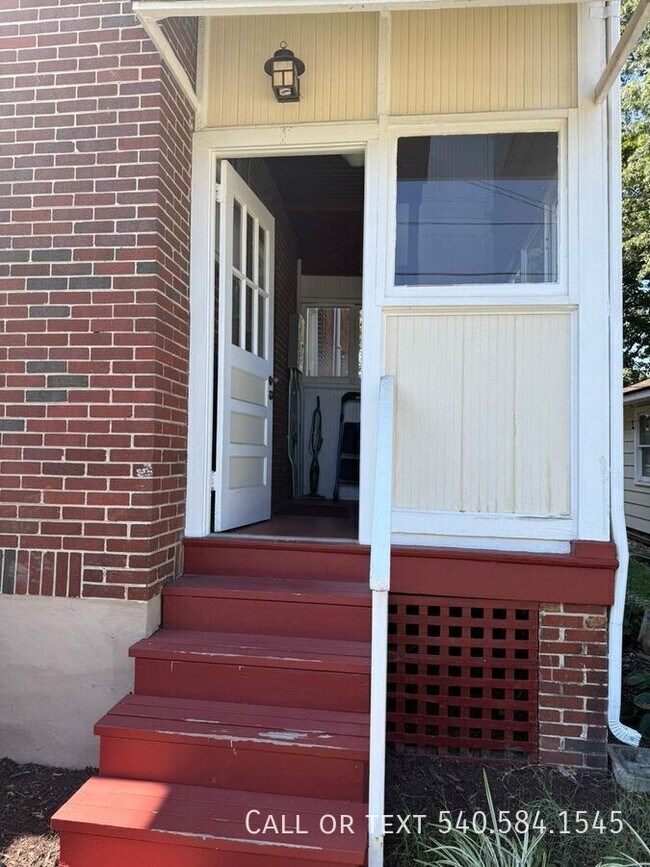 Building Photo - 1901 Avon Rd SW