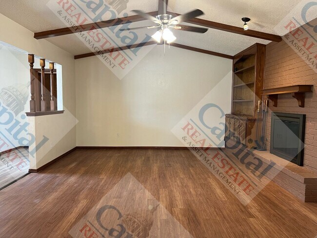 Building Photo - Charming Home