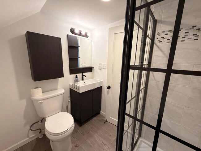 Building Photo - This spacious four-bedroom, two-bathroom