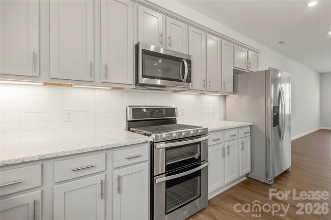Building Photo - 7113 Brookview Ln