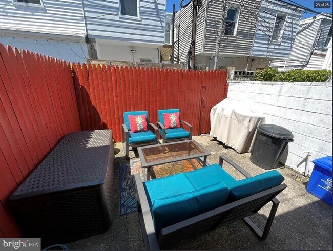 Building Photo - 812 N Judson St