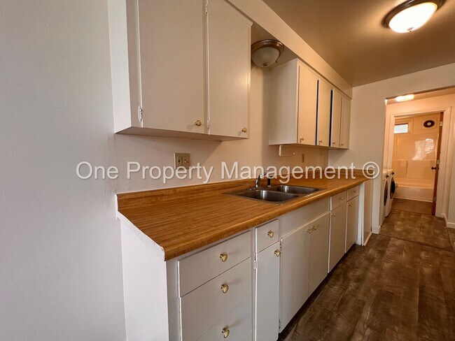 Building Photo - 121 SE 98th Ave
