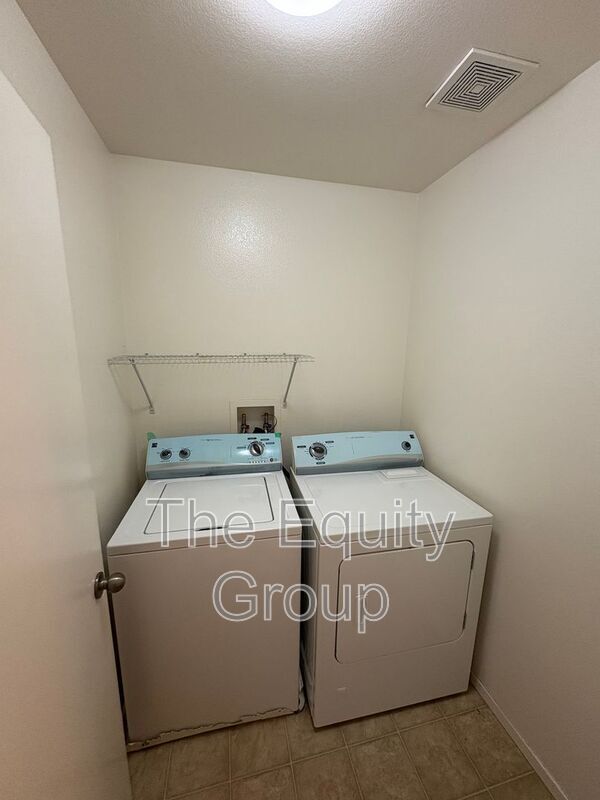 Building Photo - 4247 S Cindy Ct