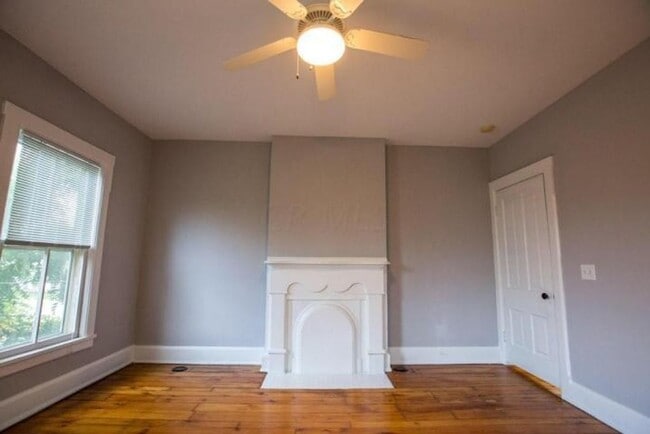 Building Photo - Italian Village home with Huge Yard