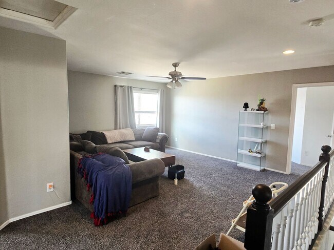 Building Photo - 2 story 3-bed, 2-bath home in San Tan Valley!