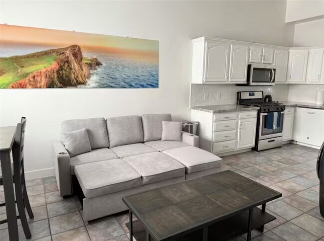 Building Photo - 123 6th St