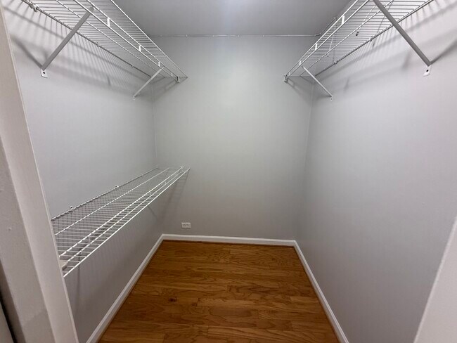 Building Photo - 744 W Gordon Terrace