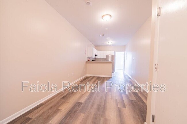 Building Photo - 112 N High St