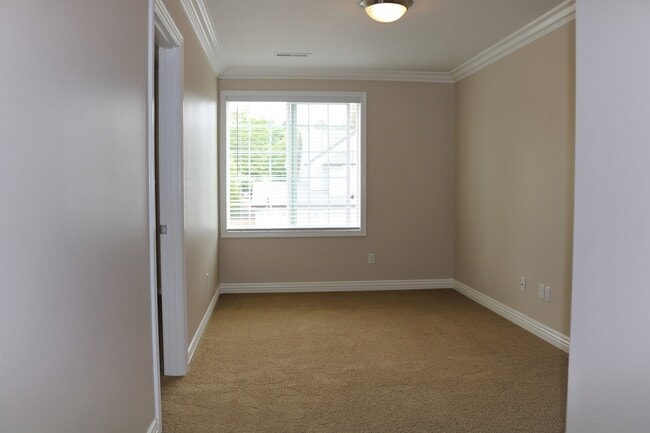 Building Photo - Home Sweet Home! Spacious 4 Bedroom/2.5 Bath in Salmon Creek!