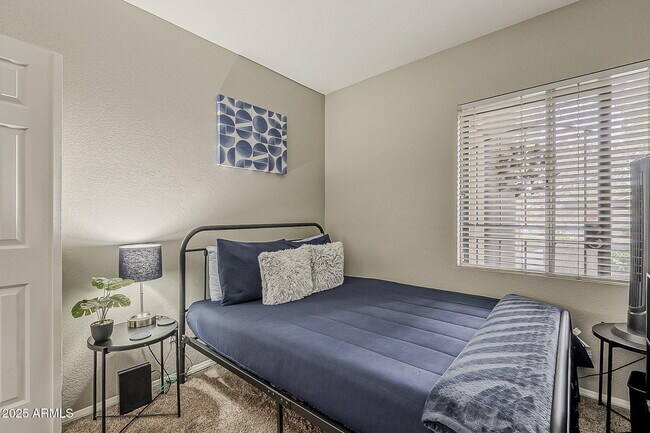 Building Photo - 1825 W Ray Rd