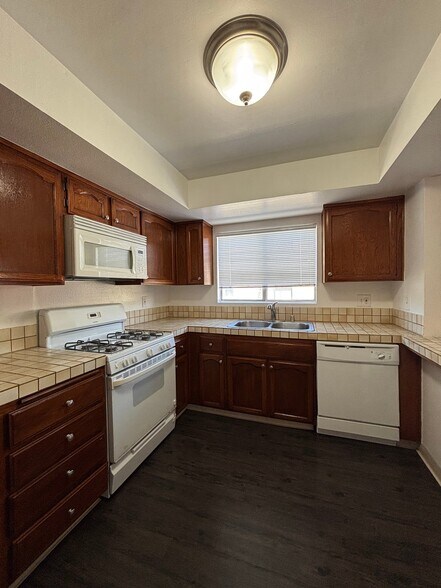 Building Photo - 200 W Olive Ave