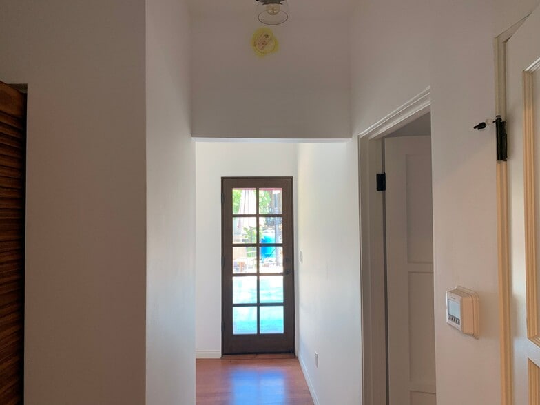 Building Photo - 5046 La Roda Ave