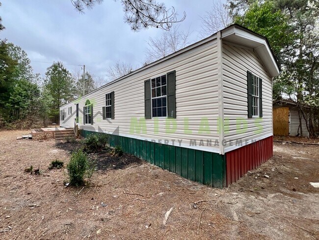 Building Photo - 575 Forts Pond Rd