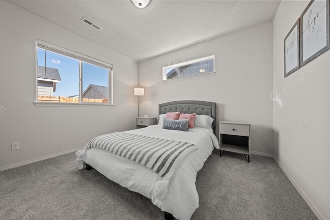 Building Photo - 2023 Hayden 3BR-2BA townhome in Redmond's Dry Canyon Community