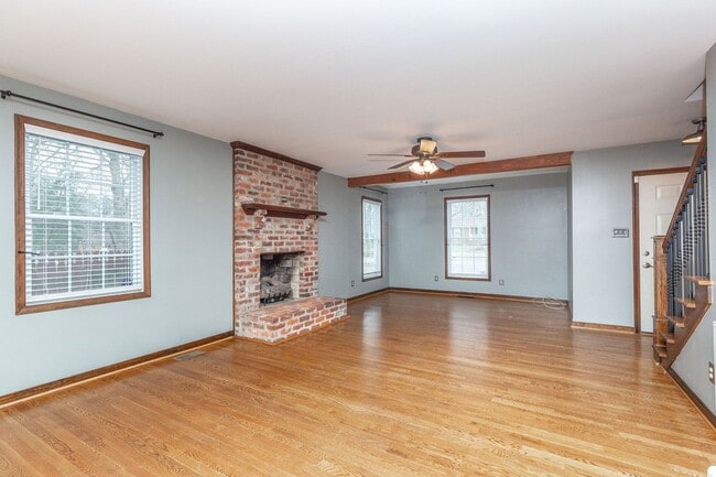 Building Photo - Serene Living in Chesterfield