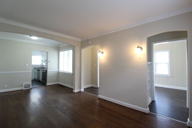 Building Photo - 2 Bedroom 1 Bath Home In Fairway