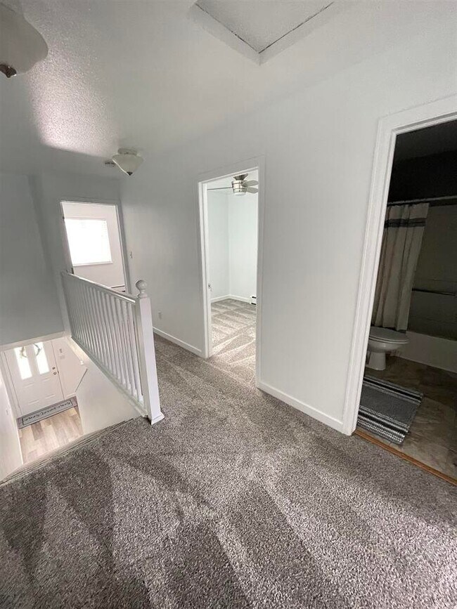 Building Photo - 254 Beacon Ct