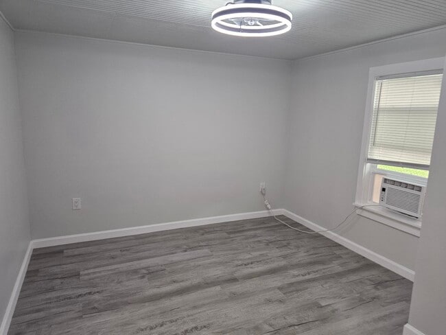 Building Photo - 723 Alamo St