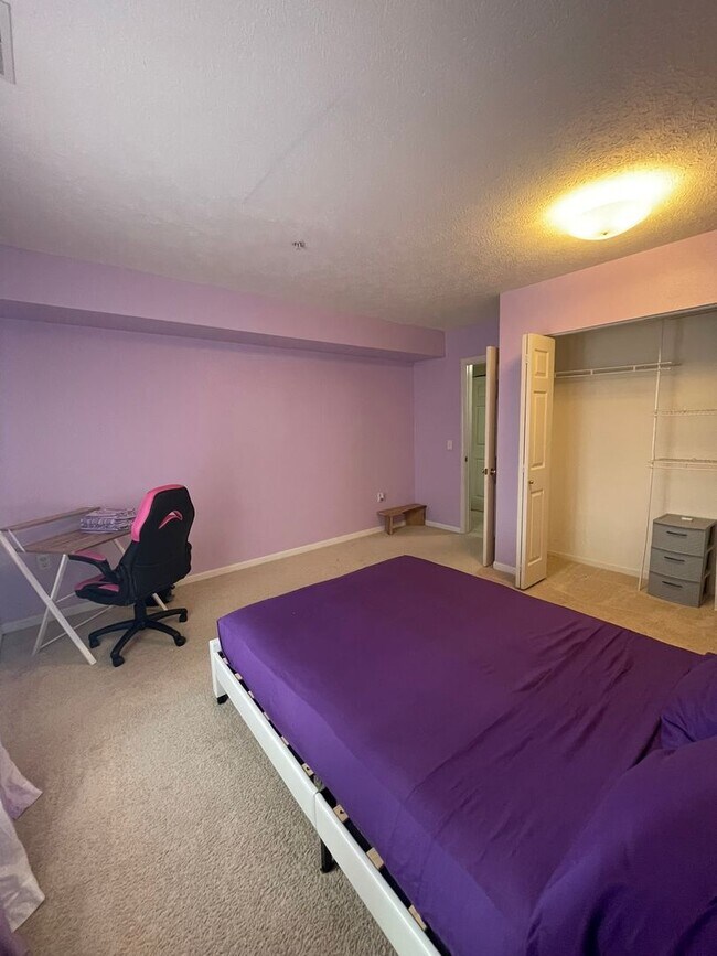 Building Photo - Two Bedroom Condo with an Office – Funished or Unfurnished Available!